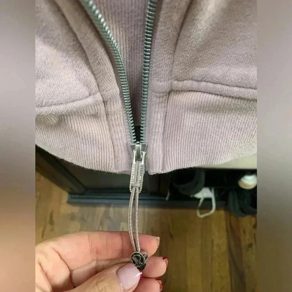 Lululemon on Woman’s Jacket size 4 - Picture 10 of 10